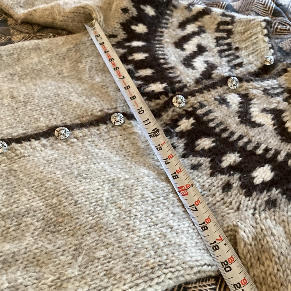 Icelandic Sweater - Picture 7 of 10